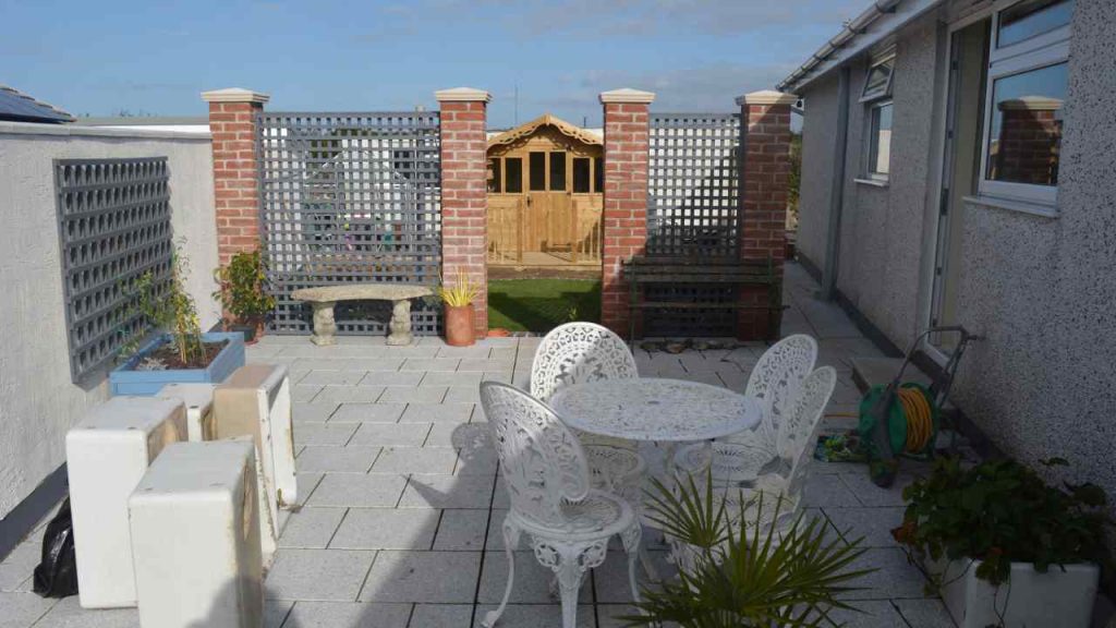patio with piers and water feature