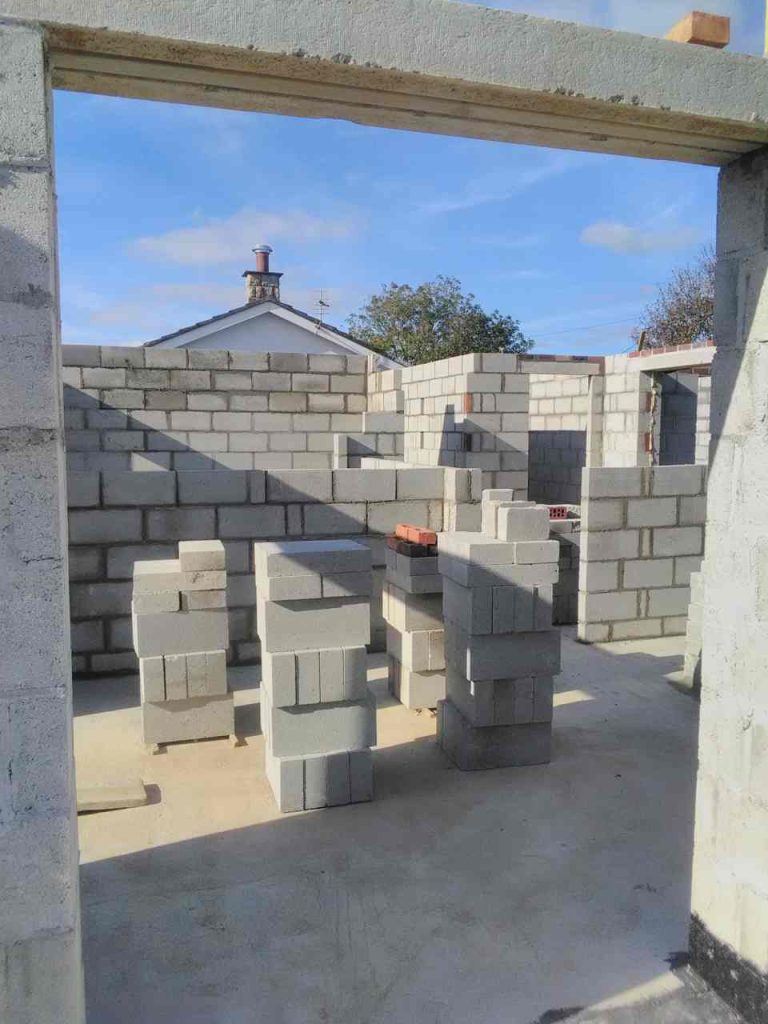 cavity wall block work and lintels